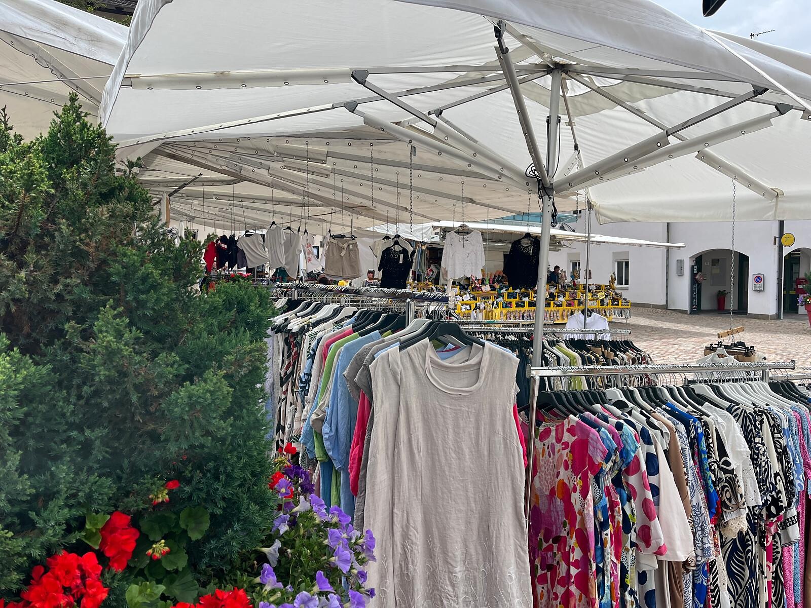 Mercato settimanale a Nova Ponente Nova Ponente 1 suedtirol.info