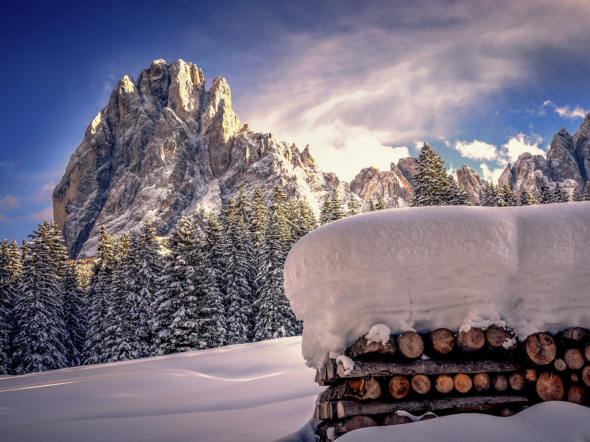 Winter Wonders: A Half-Day Hike to Mont Sëura in Alpenglow - Dolomites Region Val Gardena - #3 - suedtirol.info