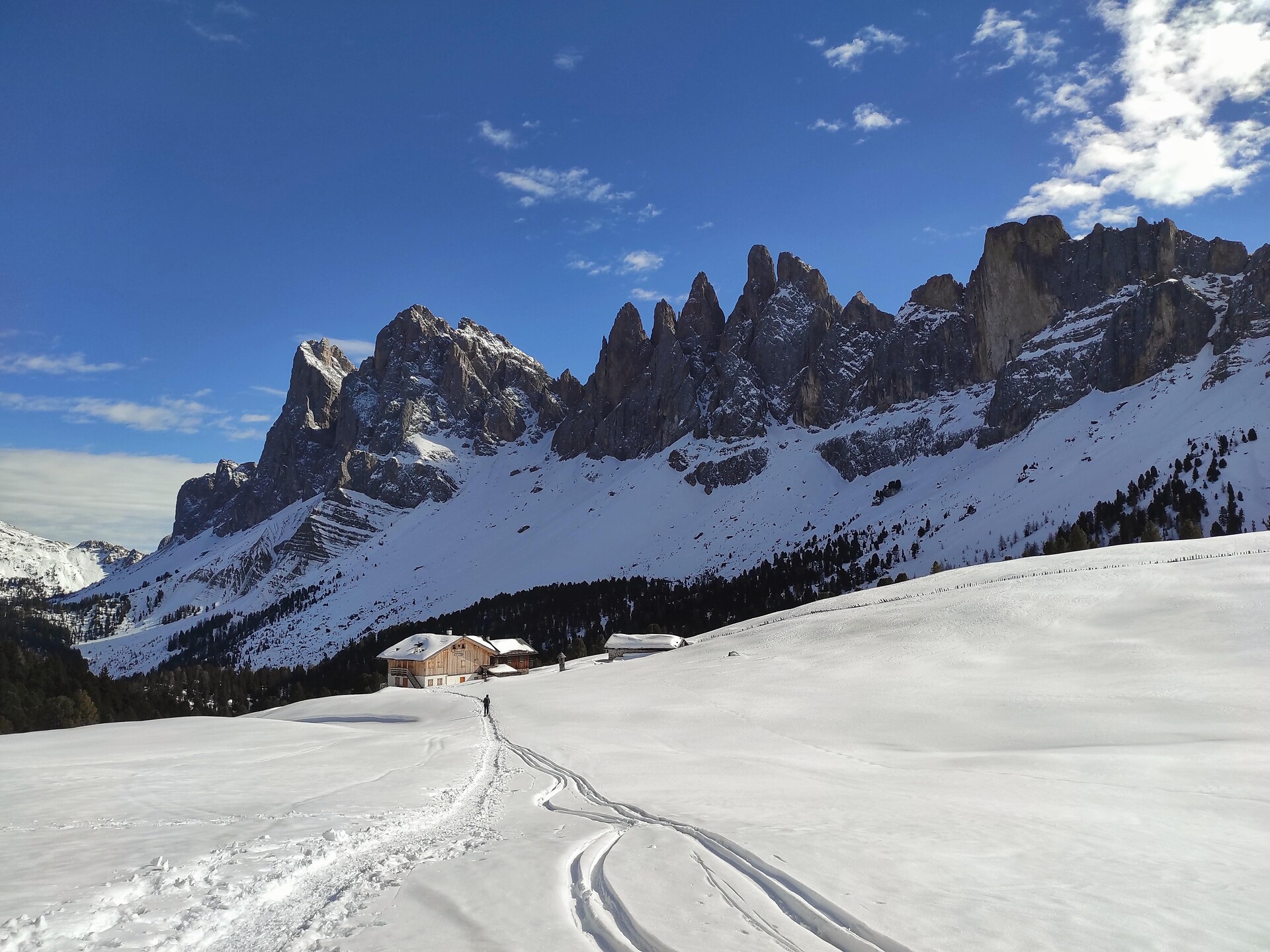 Hiking Bus Trip to Ortisei/St. Ulrich (Val Gardena) winter - Dolomites Region Villnösstal - #1 - suedtirol.info