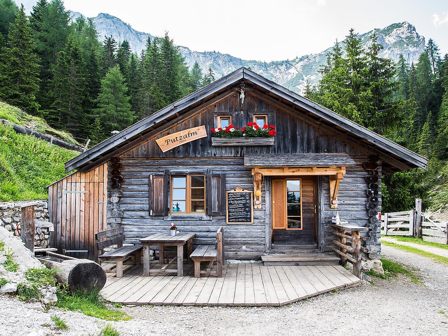 Hike to the Putzalm hut: Delicious alpine snacks await you Prags/Braies 1 suedtirol.info