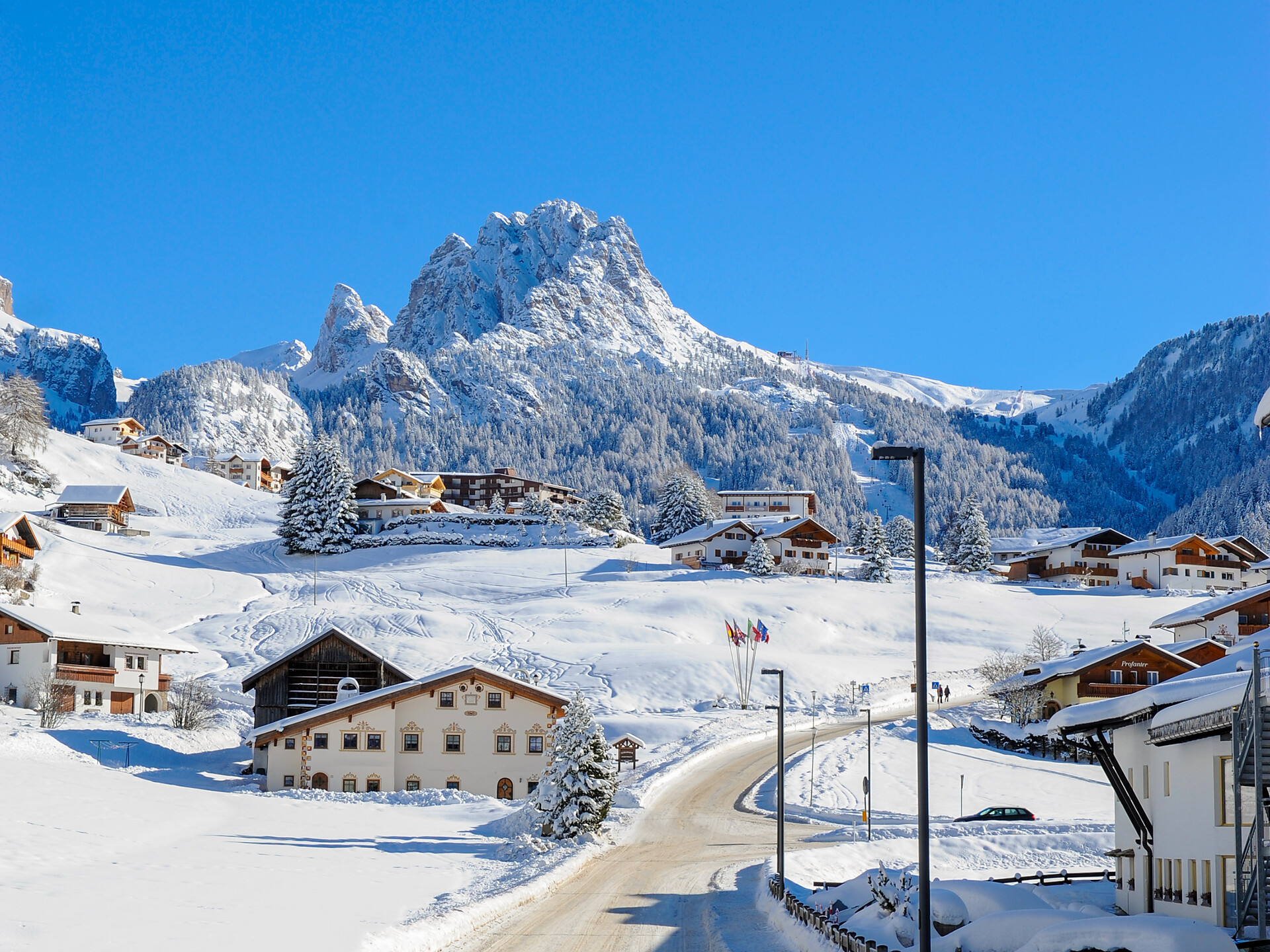 Winterspaziergang mit Besichtigung der Miniaturwelt - Dolomitenregion Gröden - #1 - suedtirol.info