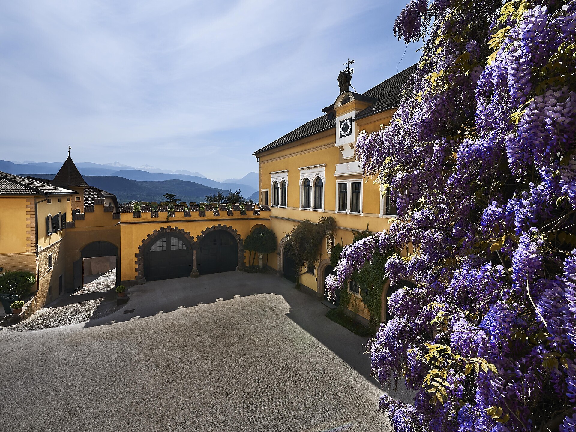 Weinverkostung im Schlosskeller Castel Sallegg 2025 Dienstag Kaltern an der Weinstraße 1 suedtirol.info