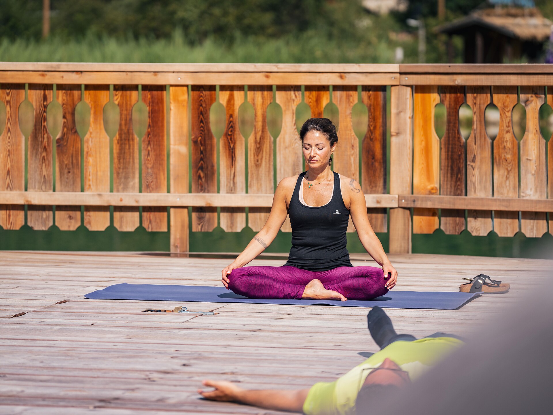 Yoga presso il laghetto di pesca: Risveglio Muscolare Rasun Anterselva 3 suedtirol.info