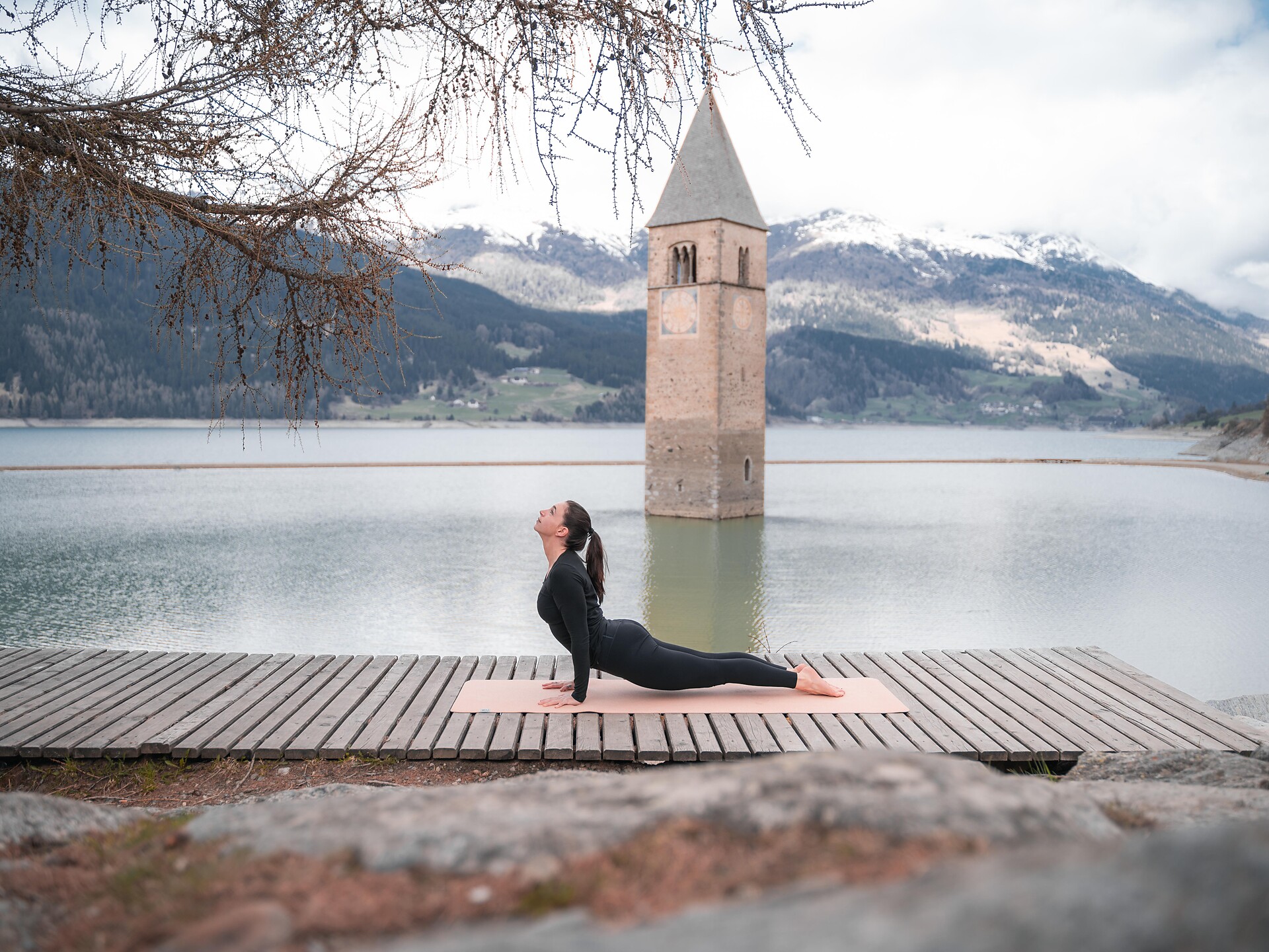 Yoga am Reschensee - Vinschgau - #1 - suedtirol.info