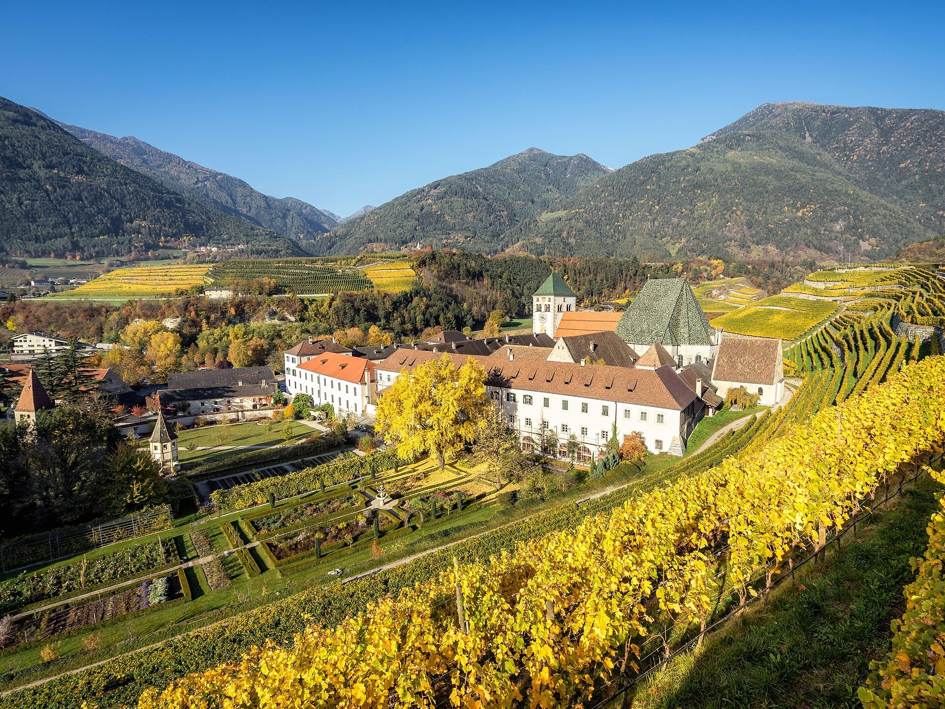 Tra I vigneti e le mura del monastero - Bressanone e dintorni - #1 - suedtirol.info