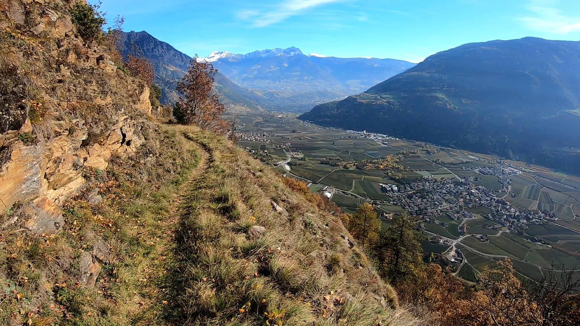 On the Merano High Mountain Trail to the historic historic mountain farms of the Partschins Sonnenberg Partschins/Parcines 12 suedtirol.info