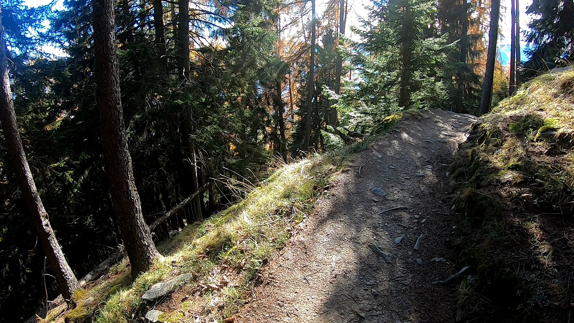 Auf dem Meraner Höhenweg West zu den Höfen am Partschinser Sonnenberg