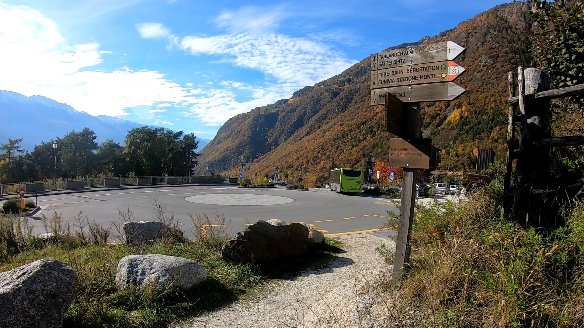 On the Merano High Mountain Trail to the historic historic mountain farms of the Partschins Sonnenberg Partschins/Parcines 16 suedtirol.info