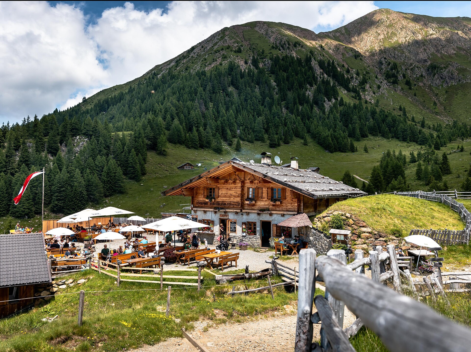 Auf dem Europäischen Fernwanderweg „E5“ zur Hintereggalm Schenna 1 suedtirol.info