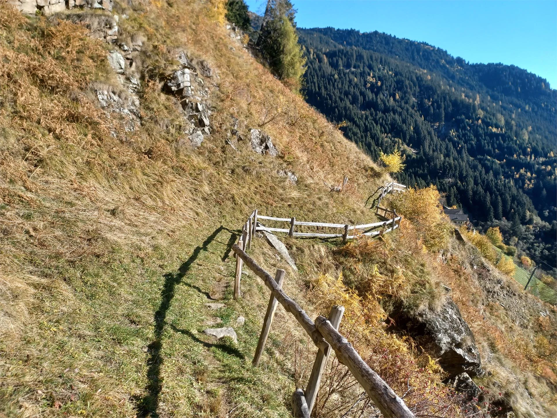 On the Merano High Mountain Trail to the Alpine hiking trail Waterfall Partschins/Parcines 4 suedtirol.info
