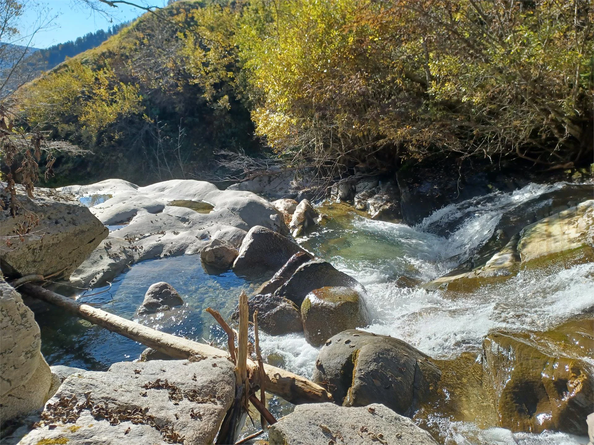 Auf dem Meraner Höhenweg zum Alpinsteig Wasserfall Partschins 9 suedtirol.info