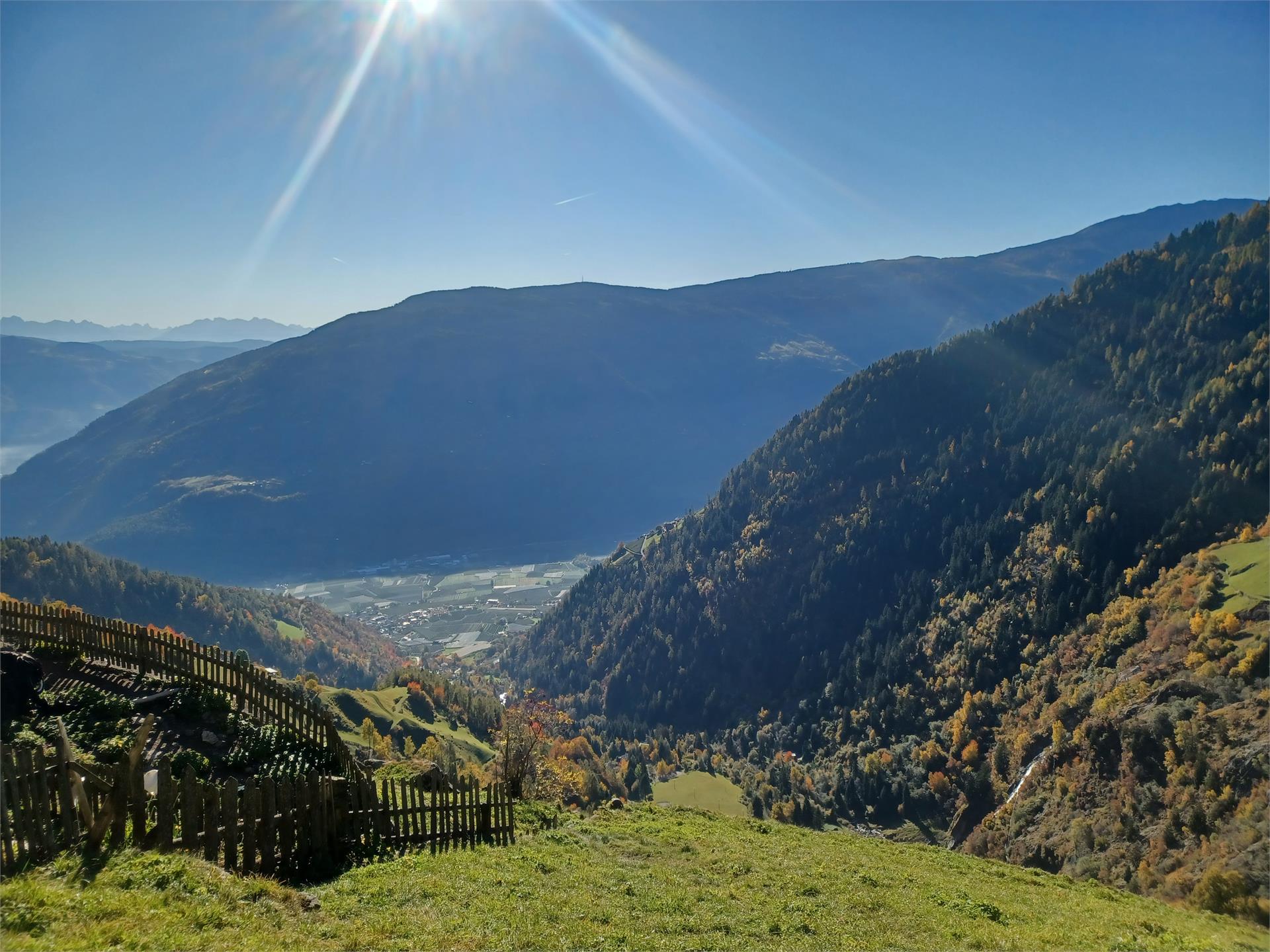 Auf dem Meraner Höhenweg zum Alpinsteig Wasserfall Partschins 5 suedtirol.info