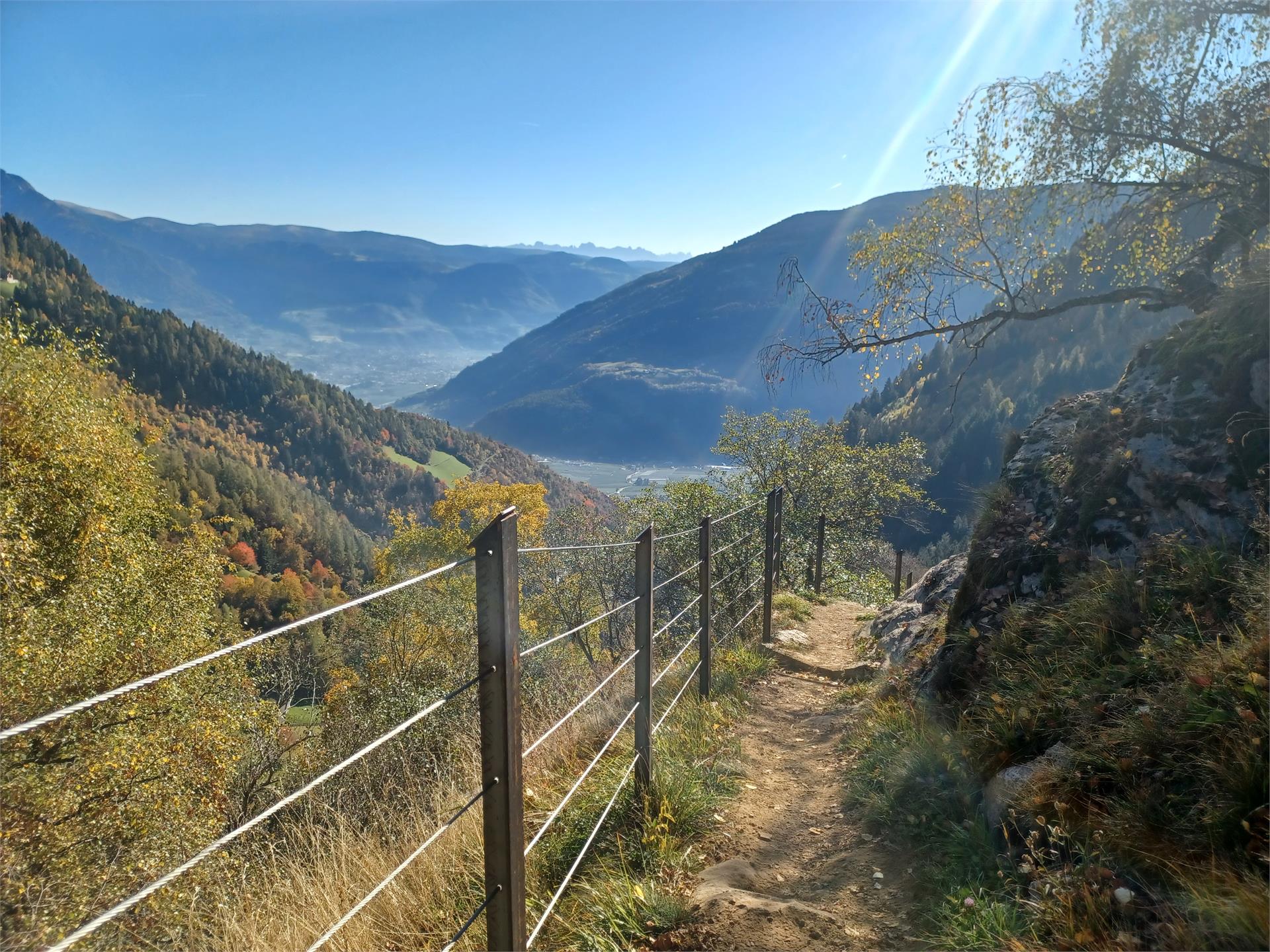 Auf dem Meraner Höhenweg zum Alpinsteig Wasserfall Partschins 10 suedtirol.info