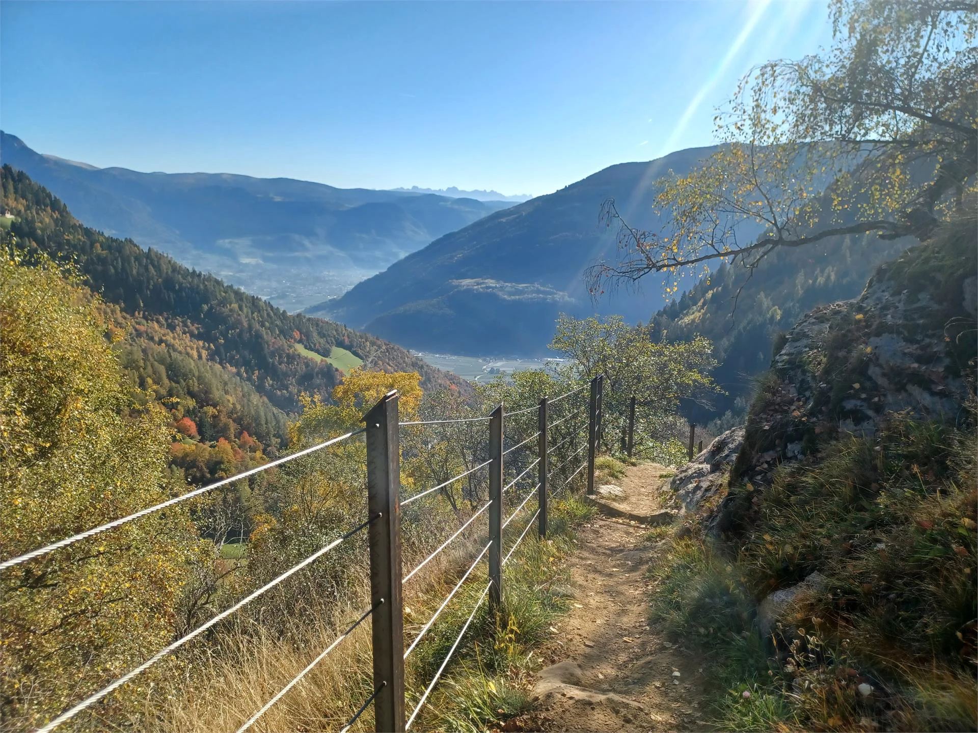 Auf dem Meraner Höhenweg zum Alpinsteig Wasserfall Partschins 10 suedtirol.info