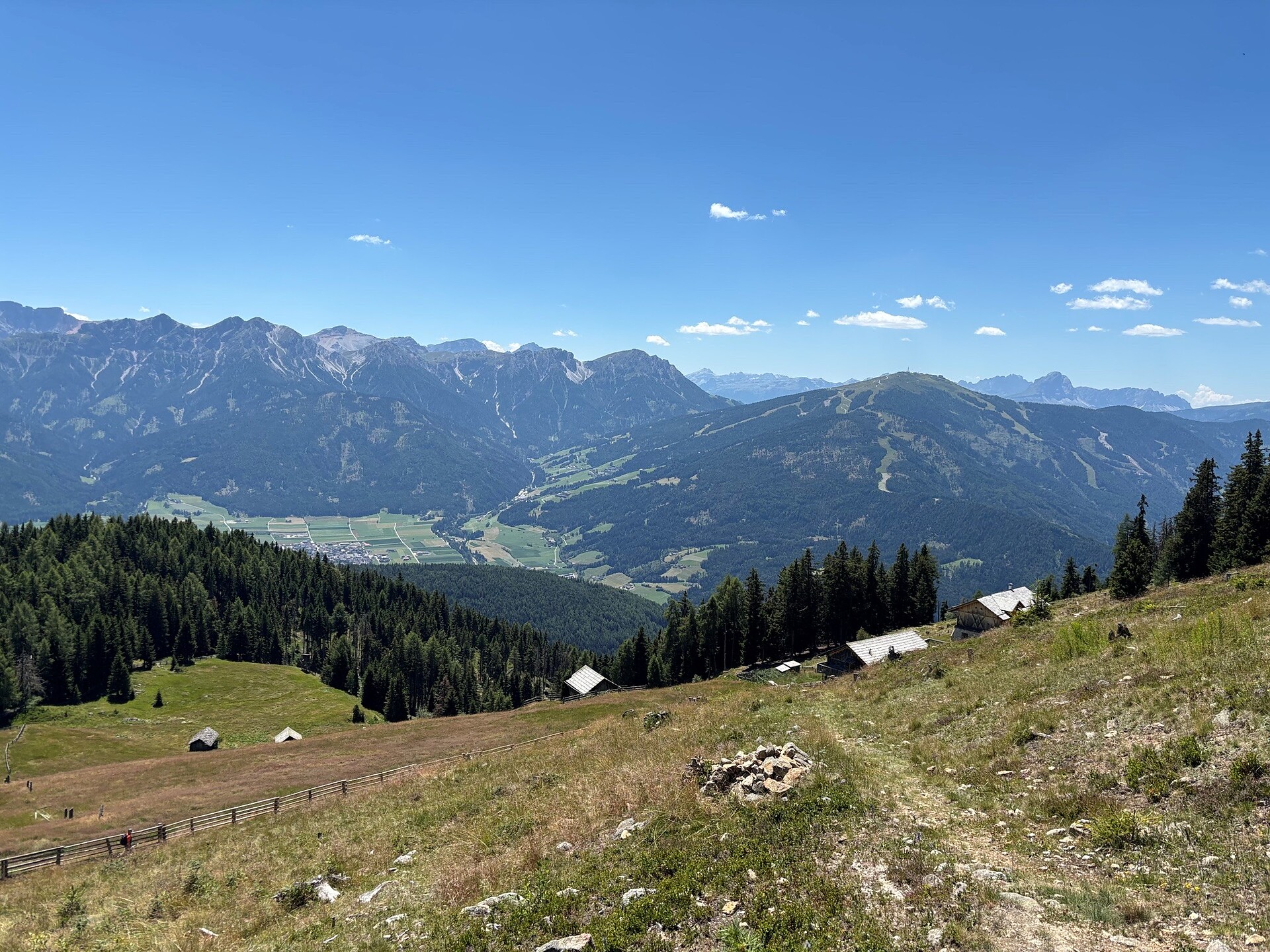 Almwanderung zur Aschbach- und Redensberger Alm - Dolomitenregion Kronplatz - #7 - suedtirol.info