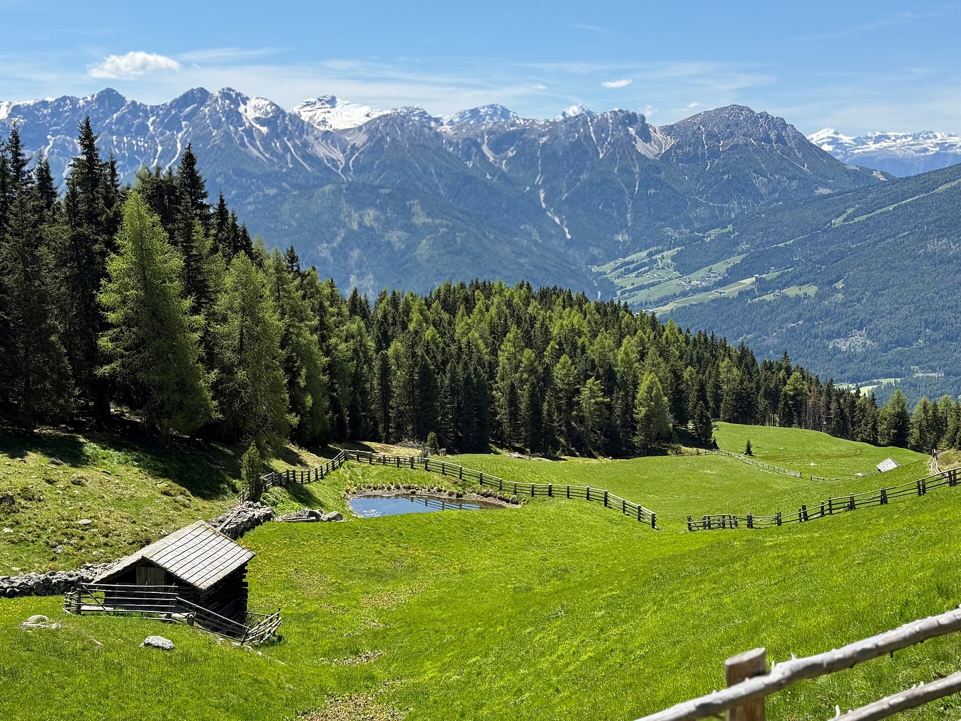 Almwanderung zur Aschbach- und Redensberger Alm - Dolomitenregion Kronplatz - #2 - suedtirol.info