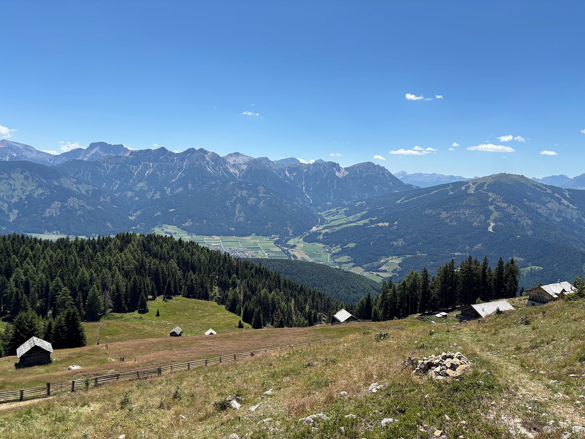 Almwanderung zur Aschbach- und Redensberger Alm - Dolomitenregion Kronplatz - #9 - suedtirol.info