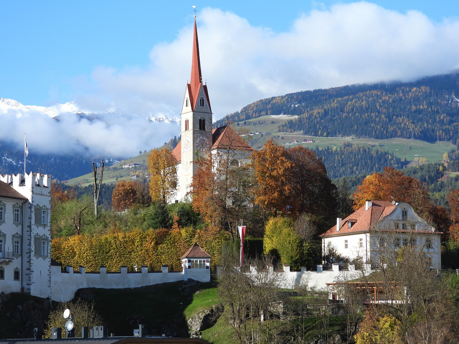 Kirchbühel_Ehrenburg_Herbst
