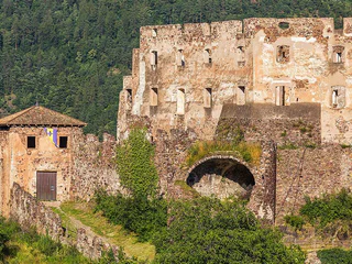Burgenweg Jenesien Bozen Schloß Rafenstein