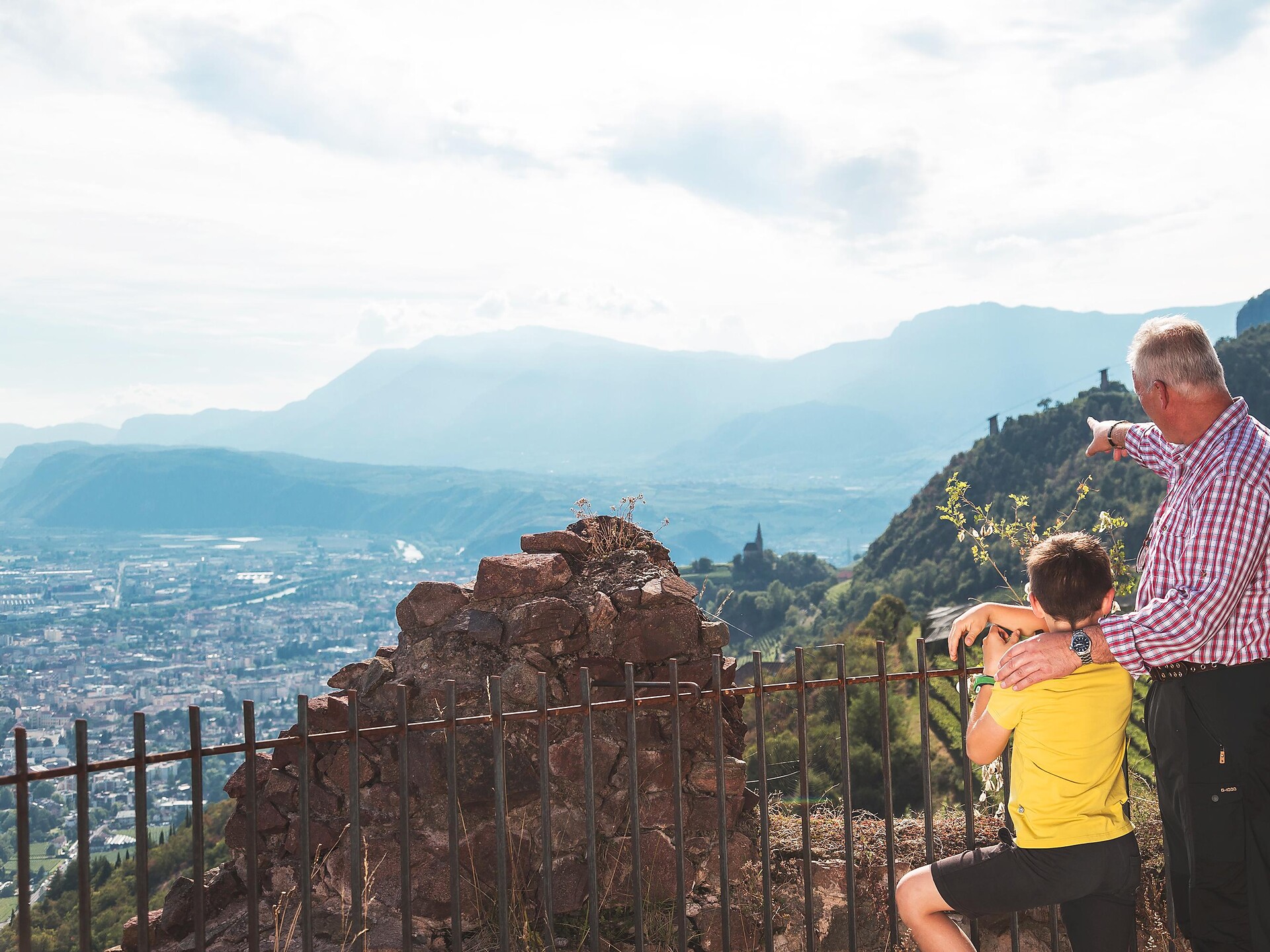 Sentiero dei castelli "Castelronda" San Genesio variazioine B Terlano 16 suedtirol.info