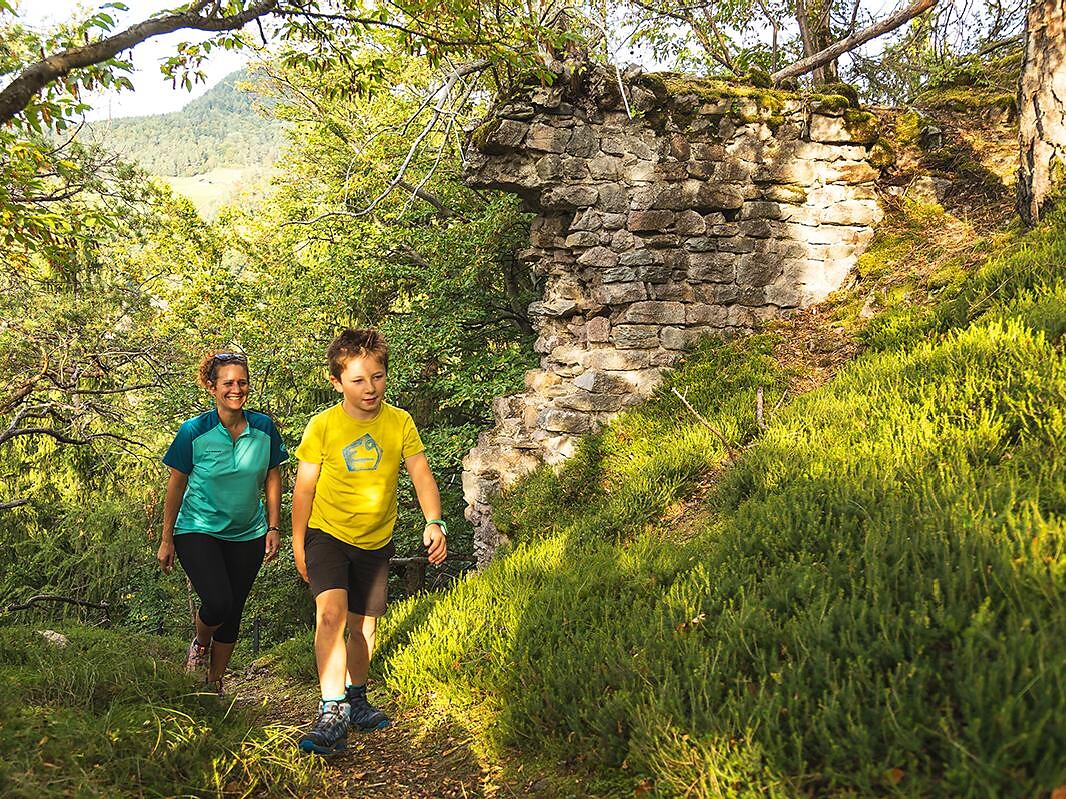 Sentiero dei castelli "Castelronda" San Genesio variazioine B Terlano 14 suedtirol.info
