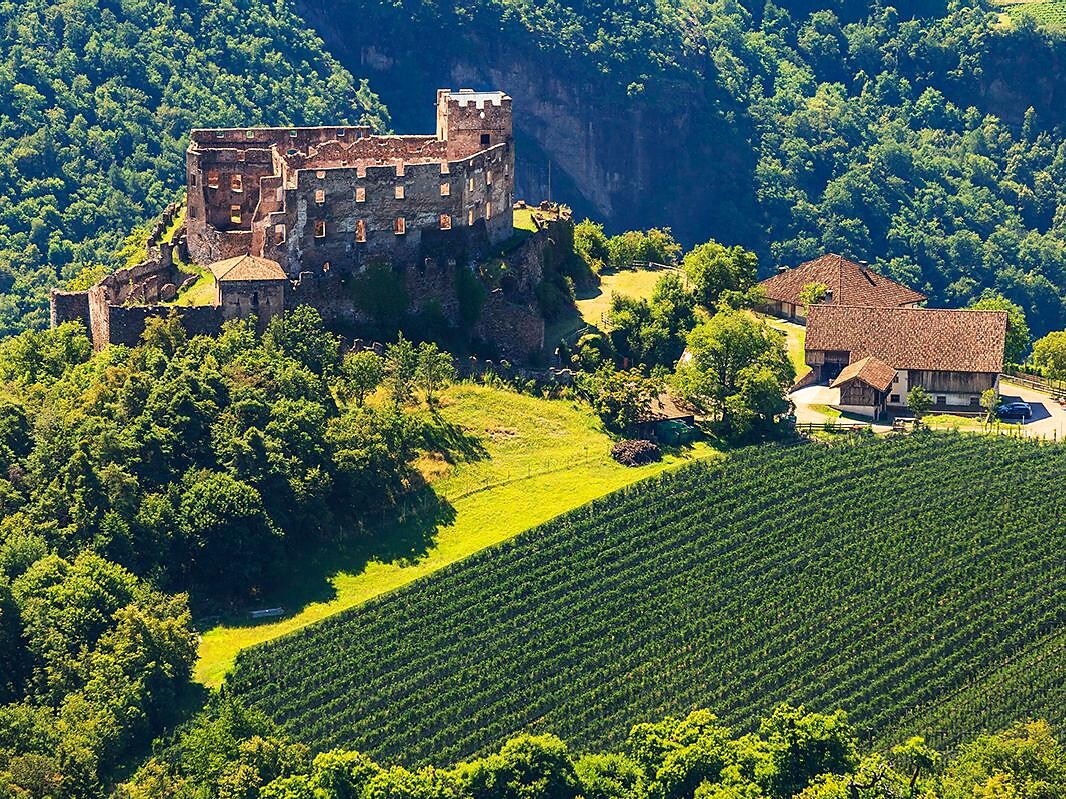 Sentiero dei castelli "Castelronda" San Genesio variazioine B Terlano 1 suedtirol.info