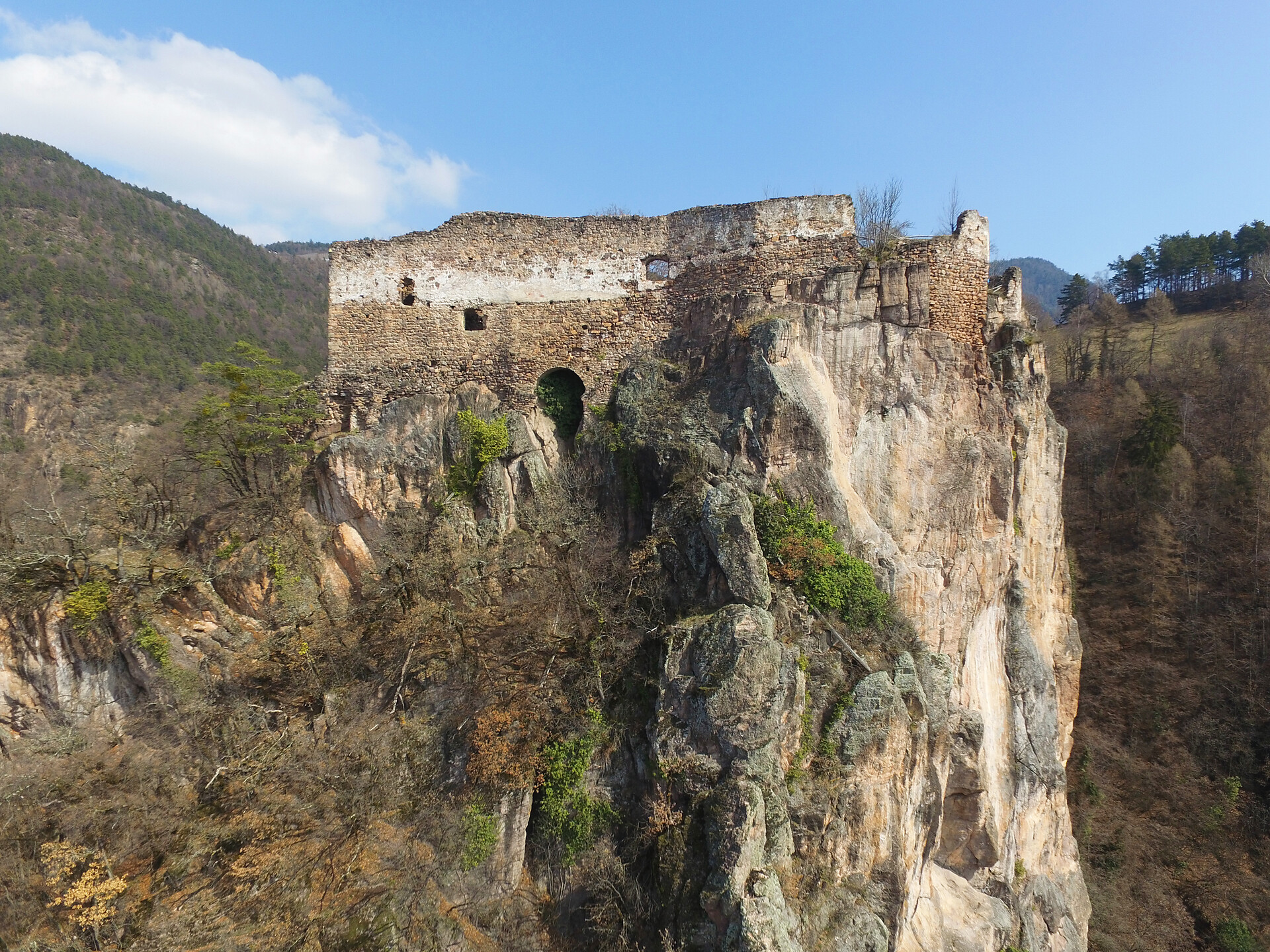 Castle ruin Grifo at Cologna