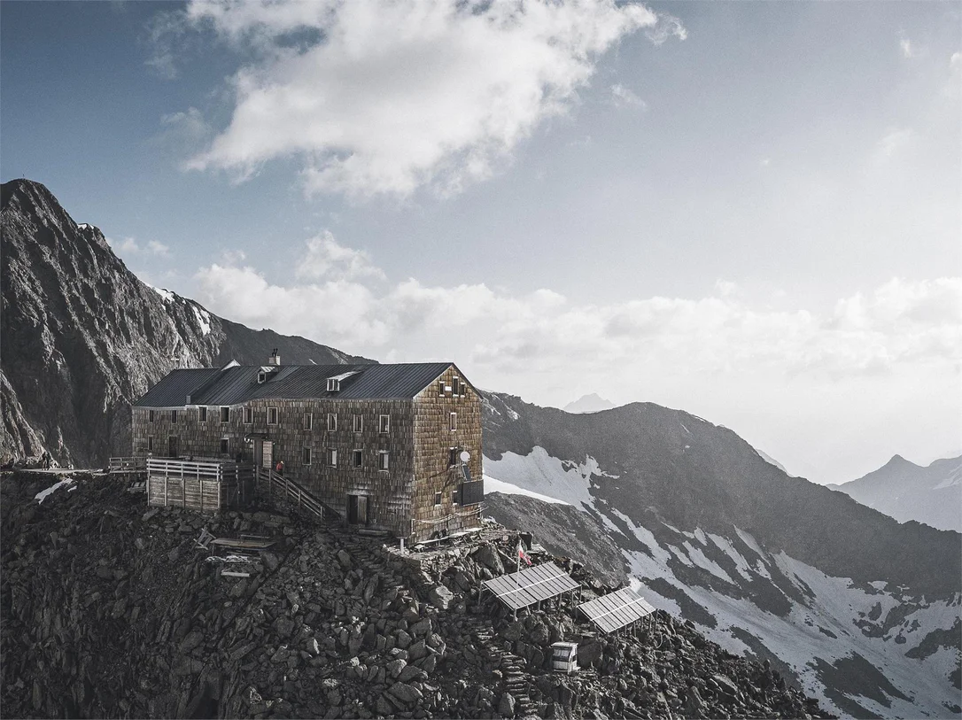 Alpine hut Becherhaus