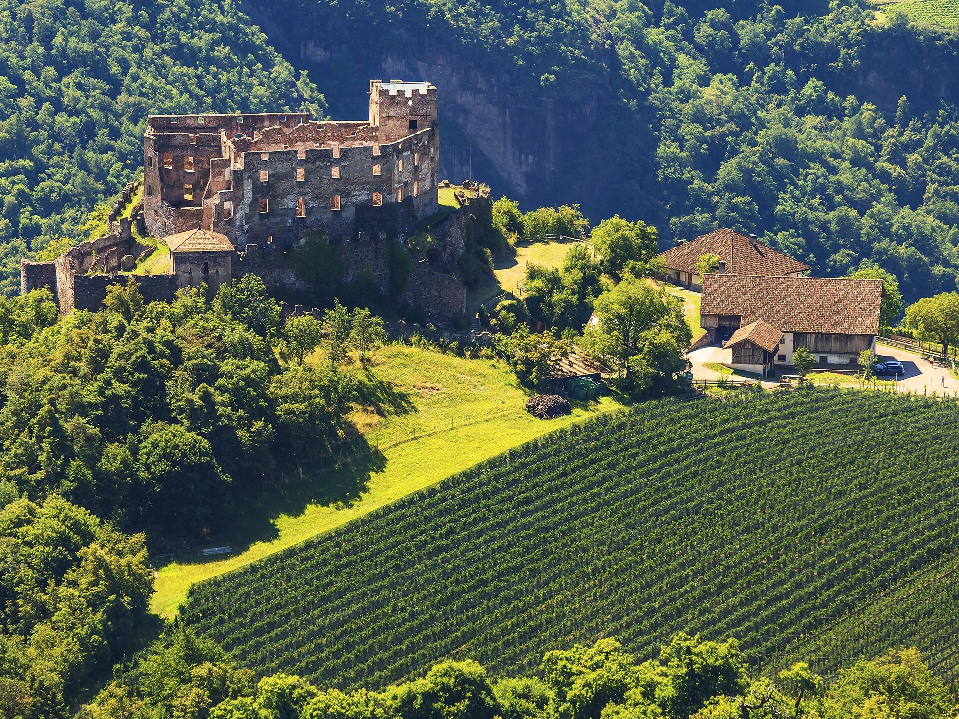Castelronda castel Rafenstein Bolzano San Genesio