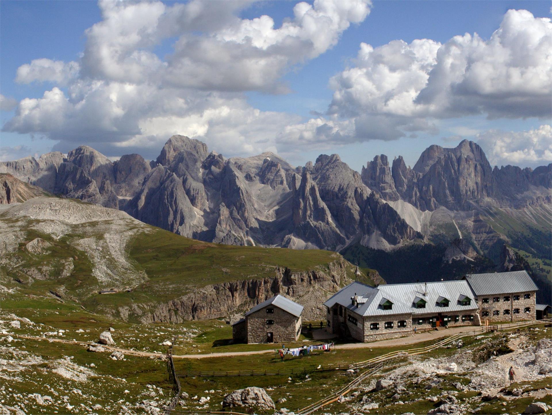 Mountain hike throug the Bärenloch at the Schlern Tiers am Rosengarten/Tires al Catinaccio 2 suedtirol.info