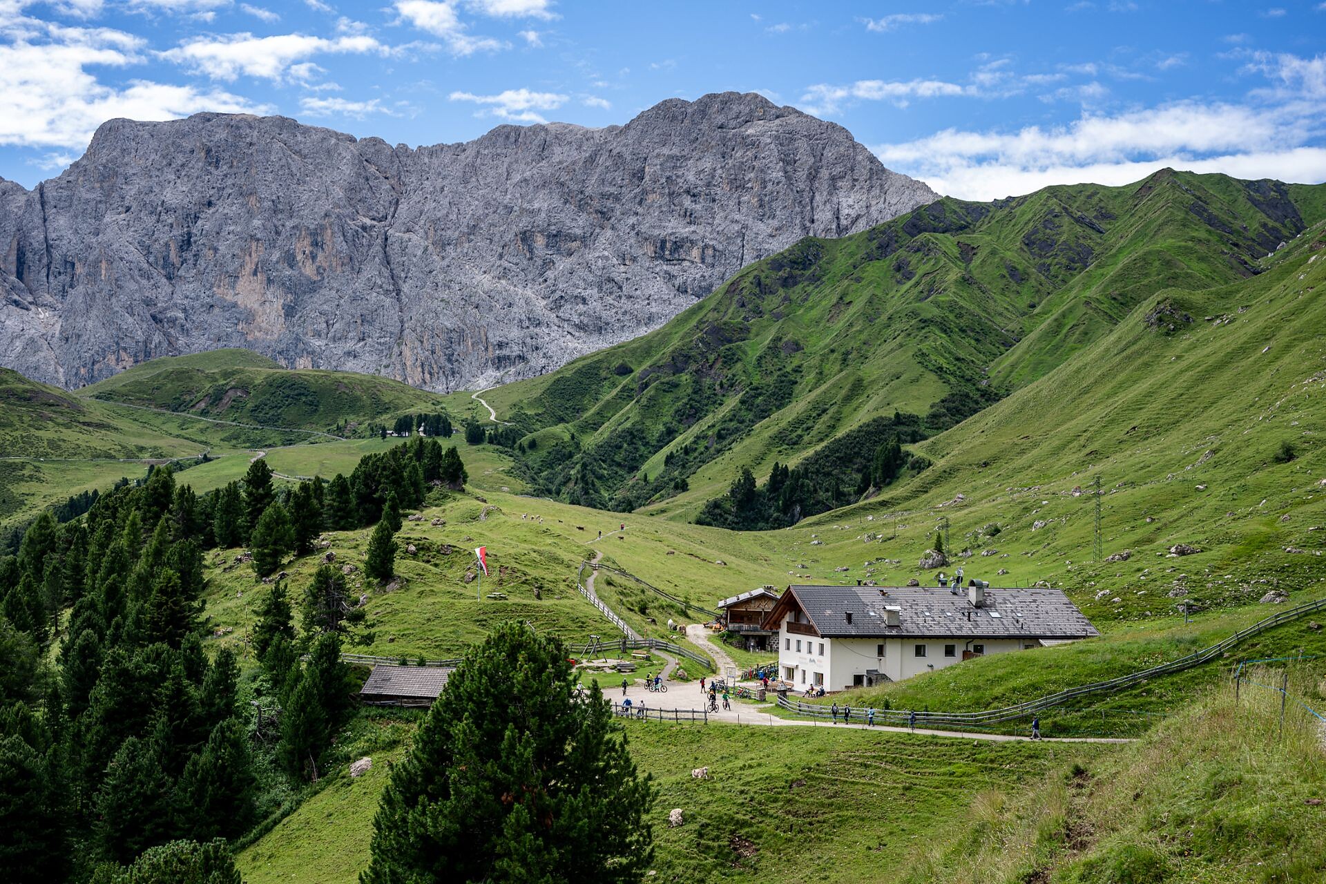CURONA DE GHERDËINA DELUXE - STAGE 5: Seiser Alm, the largest high-alpine pasture in Europe - Dolomites Region Seiser Alm - #4 - suedtirol.info
