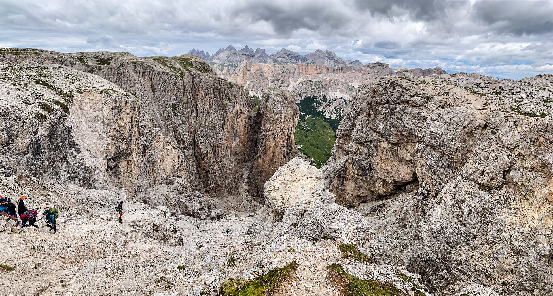 CURONA DE GHERDËINA DELUXE - TAPPA 3: Passo Gardena – Gruppo del Sella – Passo Sella - Regione dolomitica Val Gardena - #10 - suedtirol.info