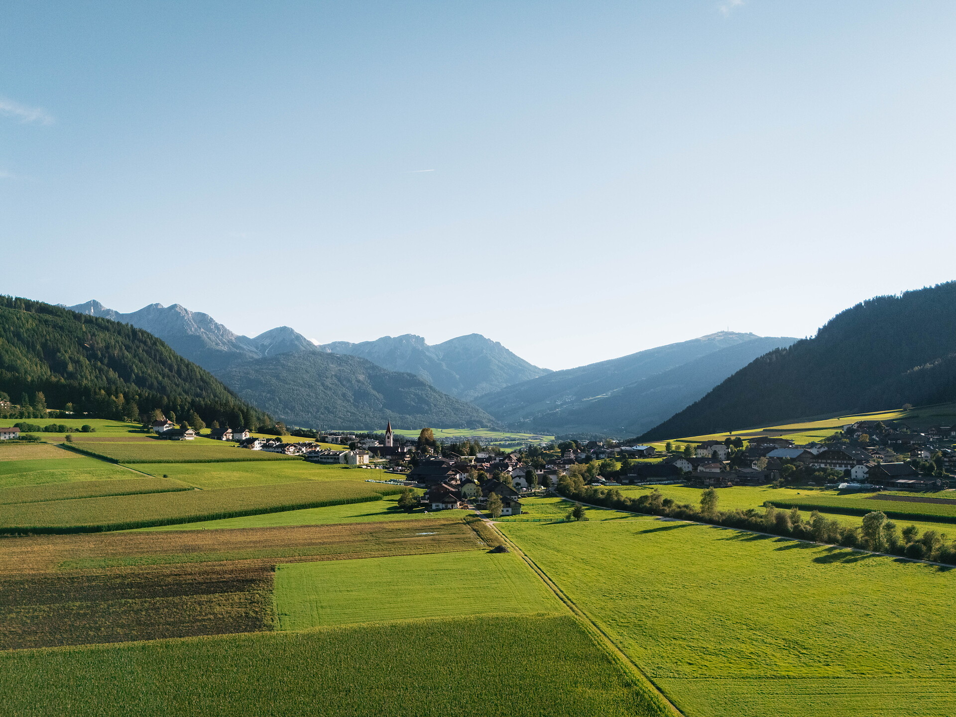 Dorfrundweg Rasen: Rundwanderung zwischen Nieder- und Oberrasen - Dolomitenregion Kronplatz - #2 - suedtirol.info