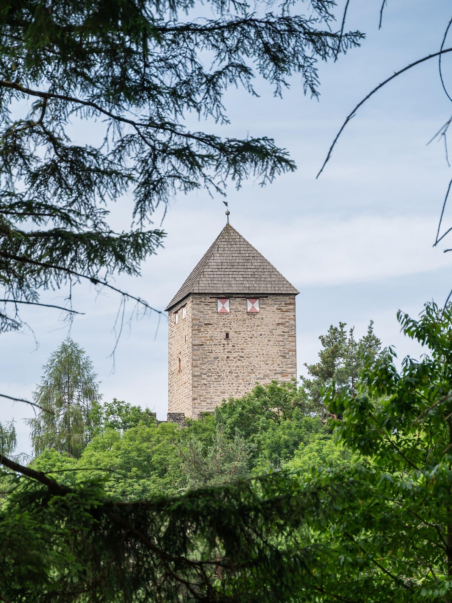 Escursione culturale da Chienes al lago di Issingen passando per il castello di Schöneck - Regione dolomitica Plan de Corones - #3 - suedtirol.info