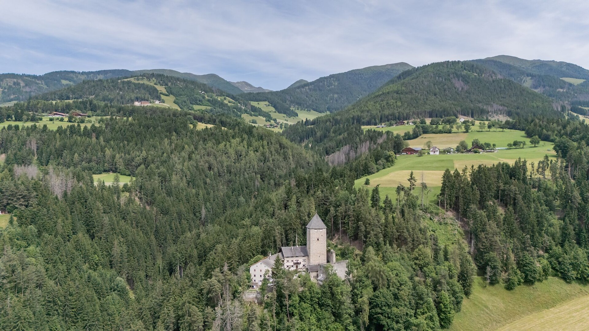 Escursione culturale da Chienes al lago di Issingen passando per il castello di Schöneck - Regione dolomitica Plan de Corones - #4 - suedtirol.info