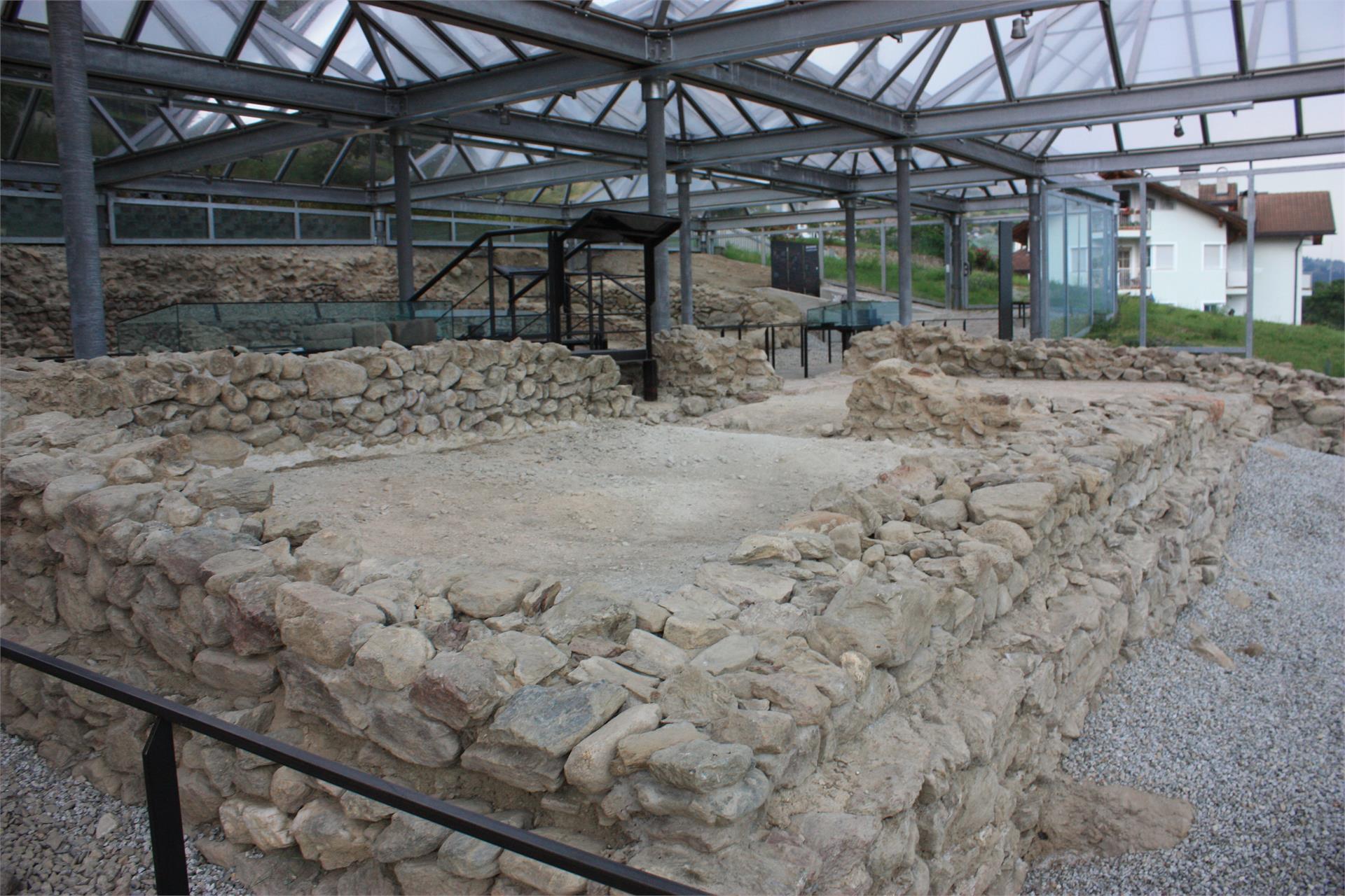 Escursione guidata nel centro di Villandro con visita all´Archeoparc Villandro 3 suedtirol.info