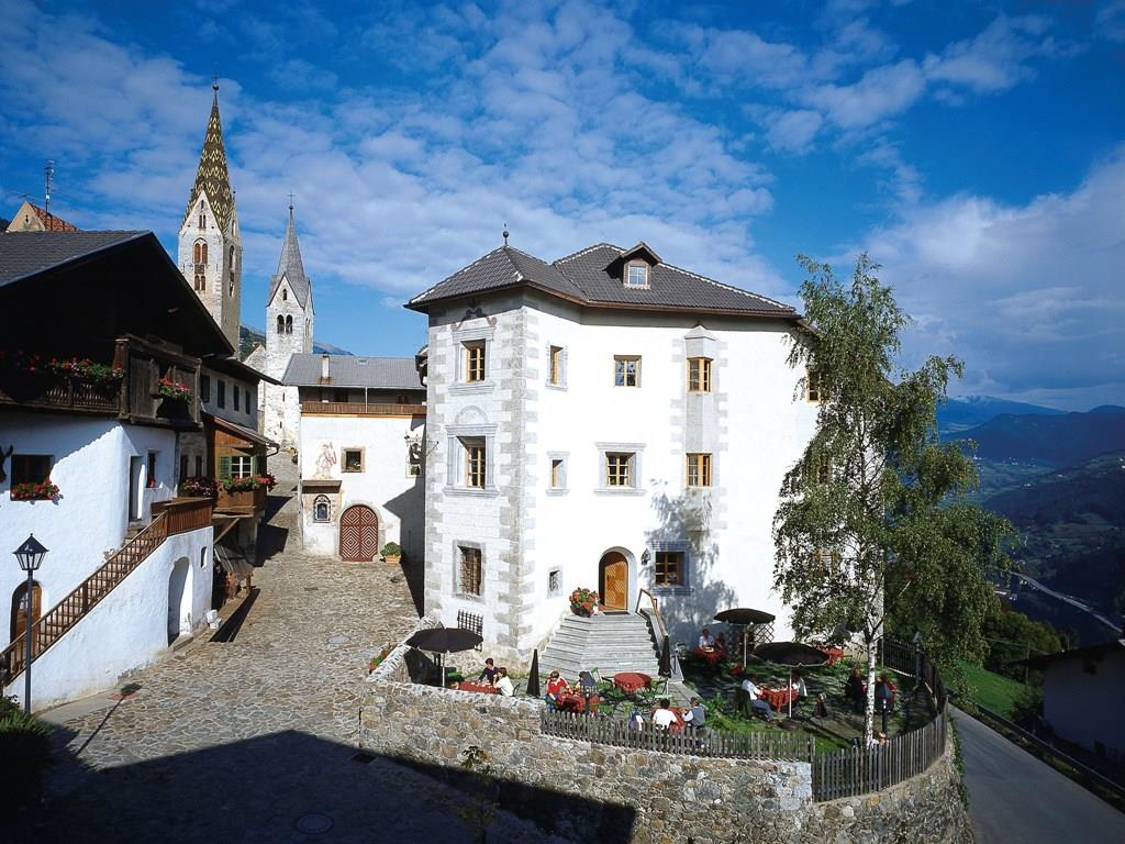 Escursione guidata nel centro di Villandro con visita all´Archeoparc Villandro 1 suedtirol.info
