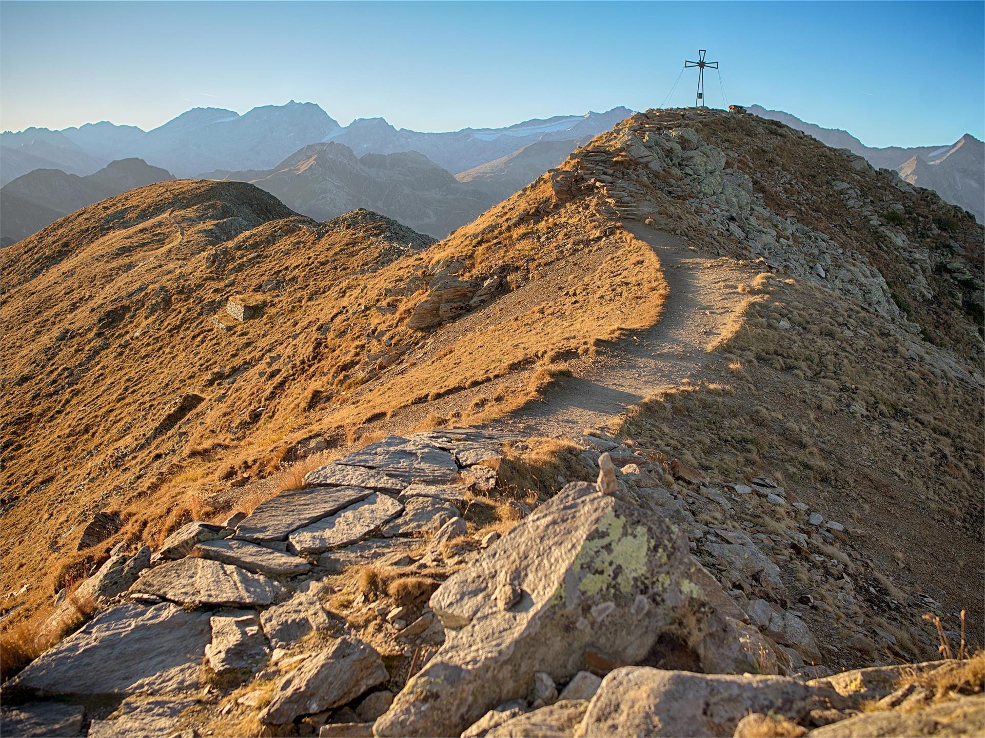 Daimerweg – Kellerbauerweg – Mühlwalder Jöchl – Weizgruber Alm – Mühlwald (Pietersteiner Alm) – Mühlen in Taufers Sand in Taufers 7 suedtirol.info