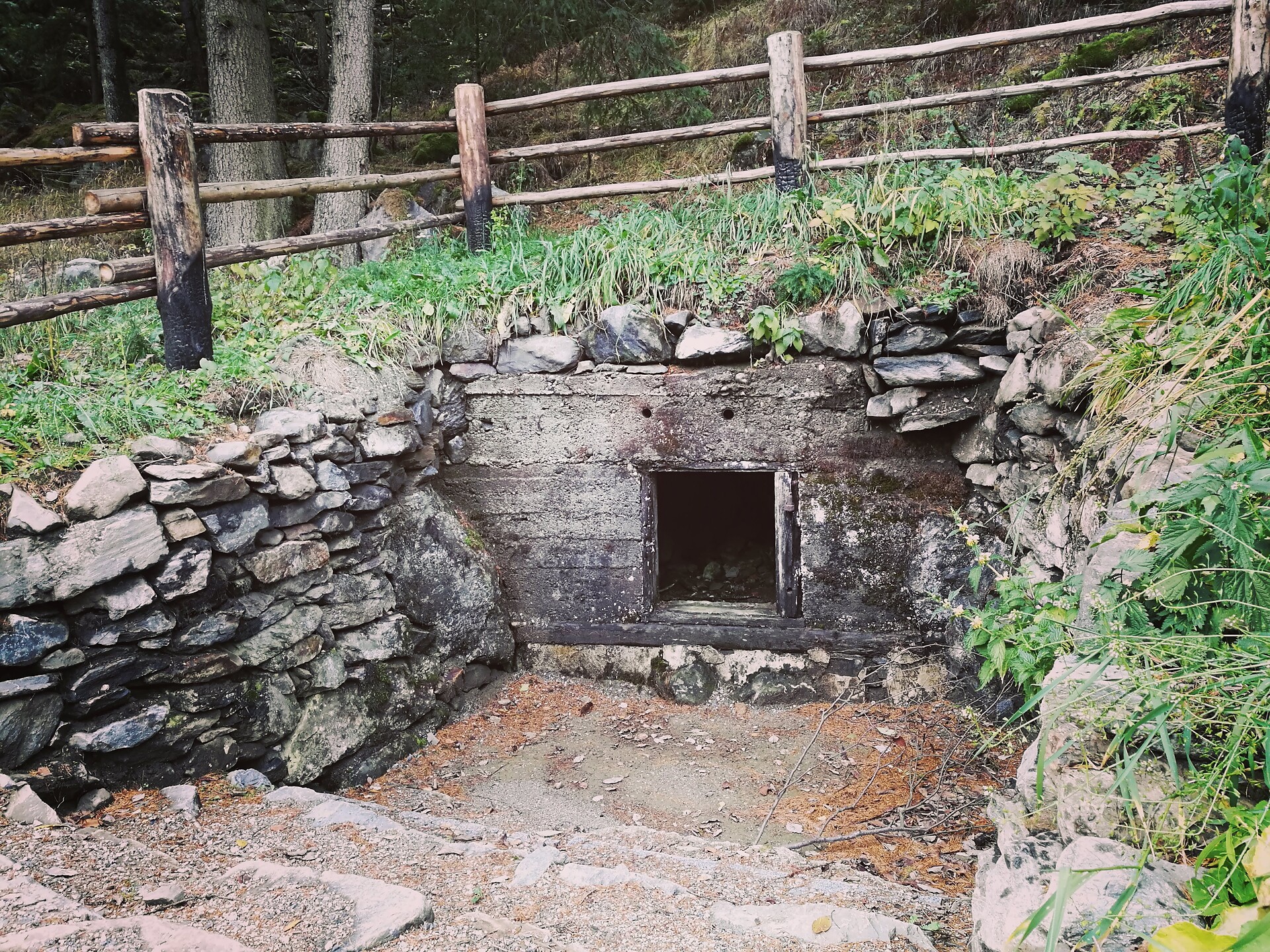 Buche di ghiaccio e cunicoli antrici a Molini - Valle Aurina - #1 - suedtirol.info
