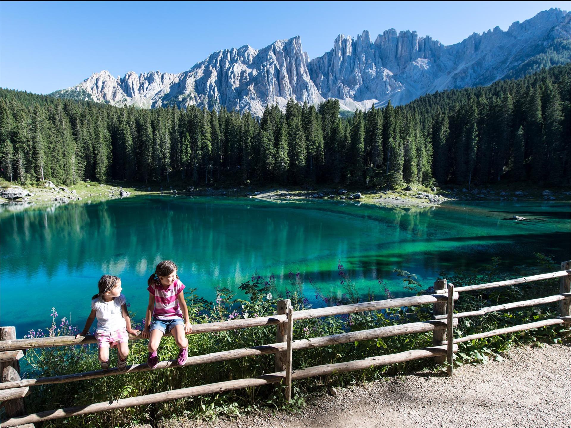 Escursione per famiglie dal Lago di Carezza alla Baita Häusler Sam  2 suedtirol.info
