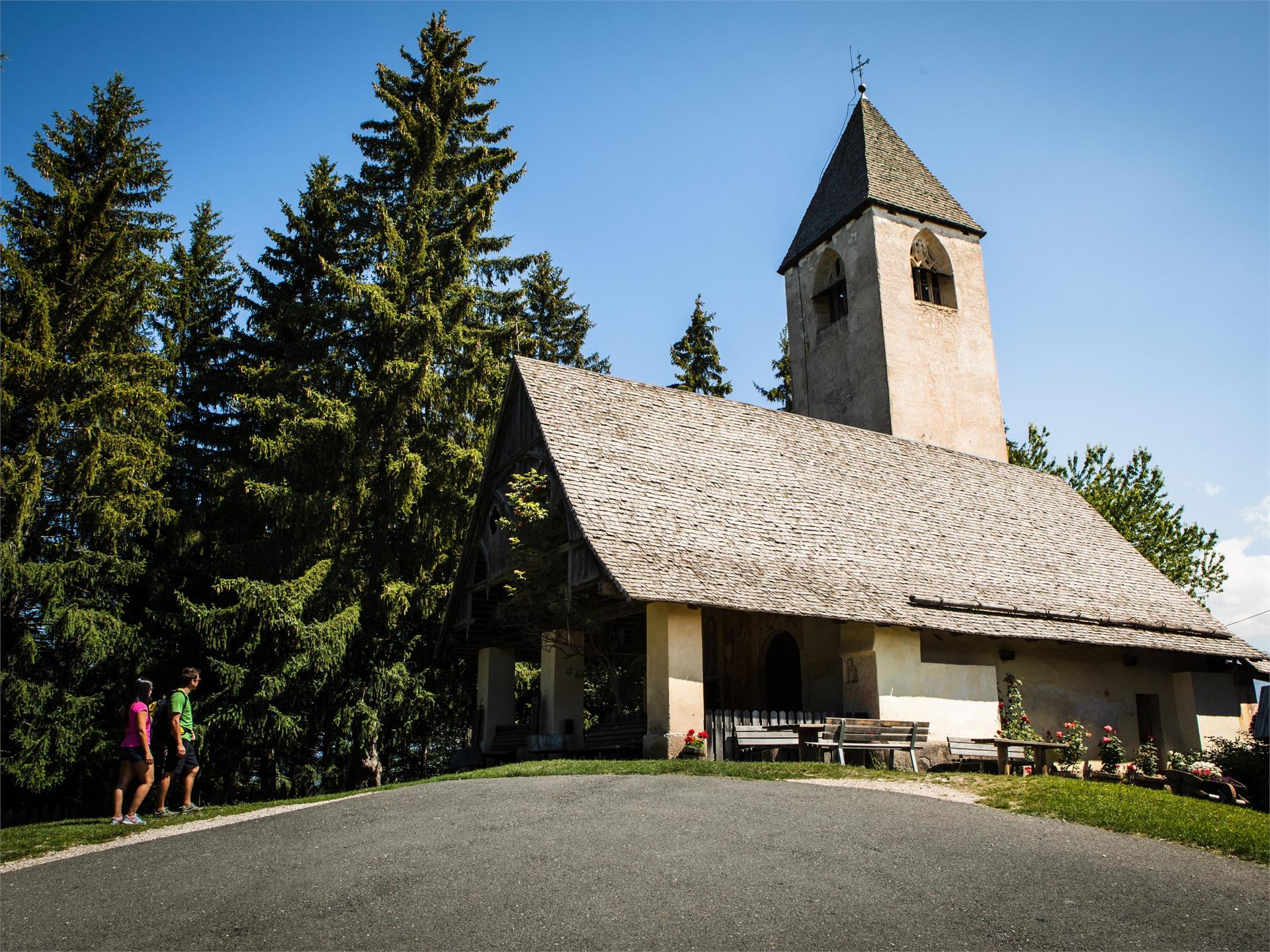 Familienwanderung zum St. Helena Kirchlein Deutschnofen 1 suedtirol.info