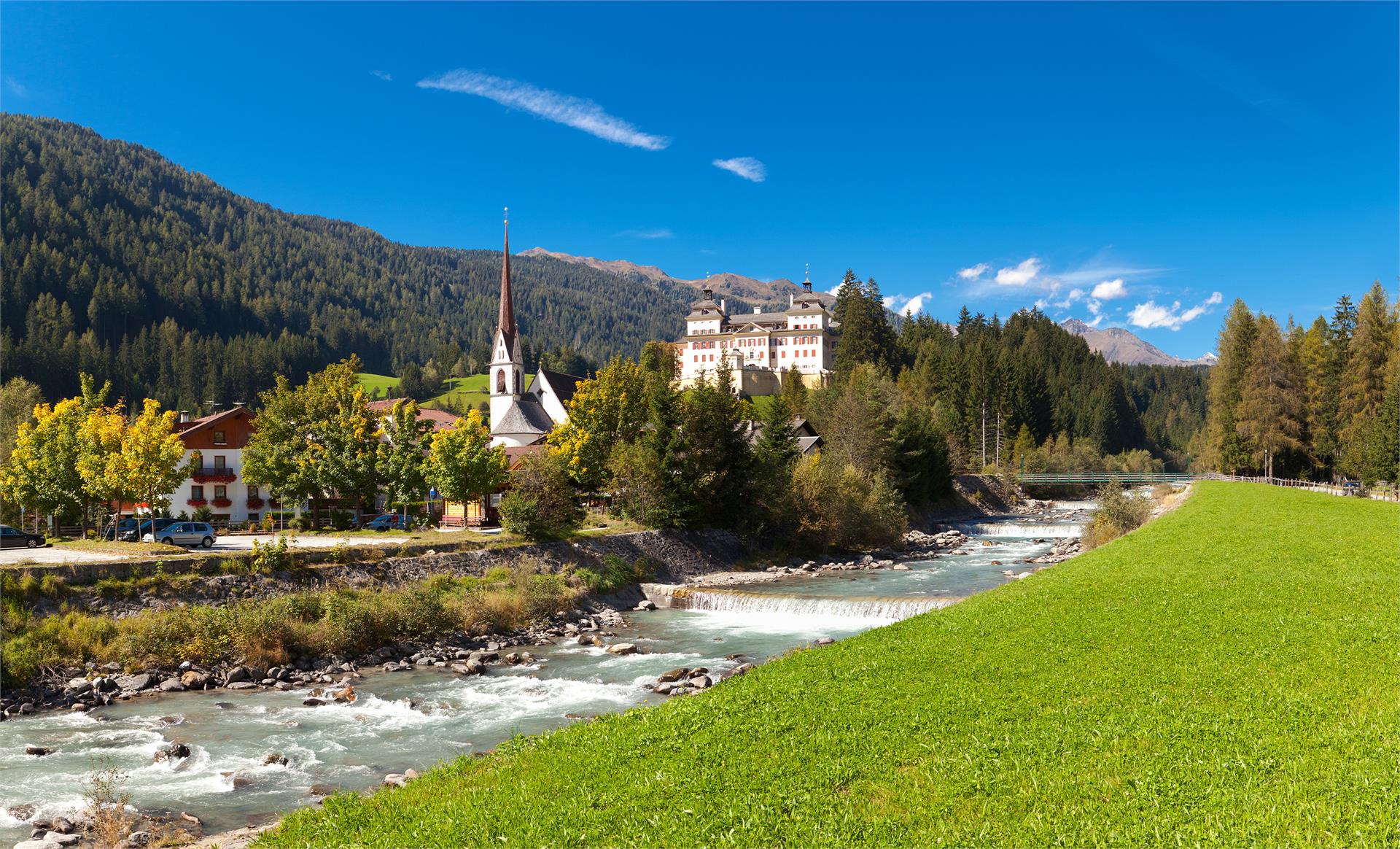 Family Hike to Wolfsthurn Castle in Mareta/Mareit Ratschings/Racines 1 suedtirol.info