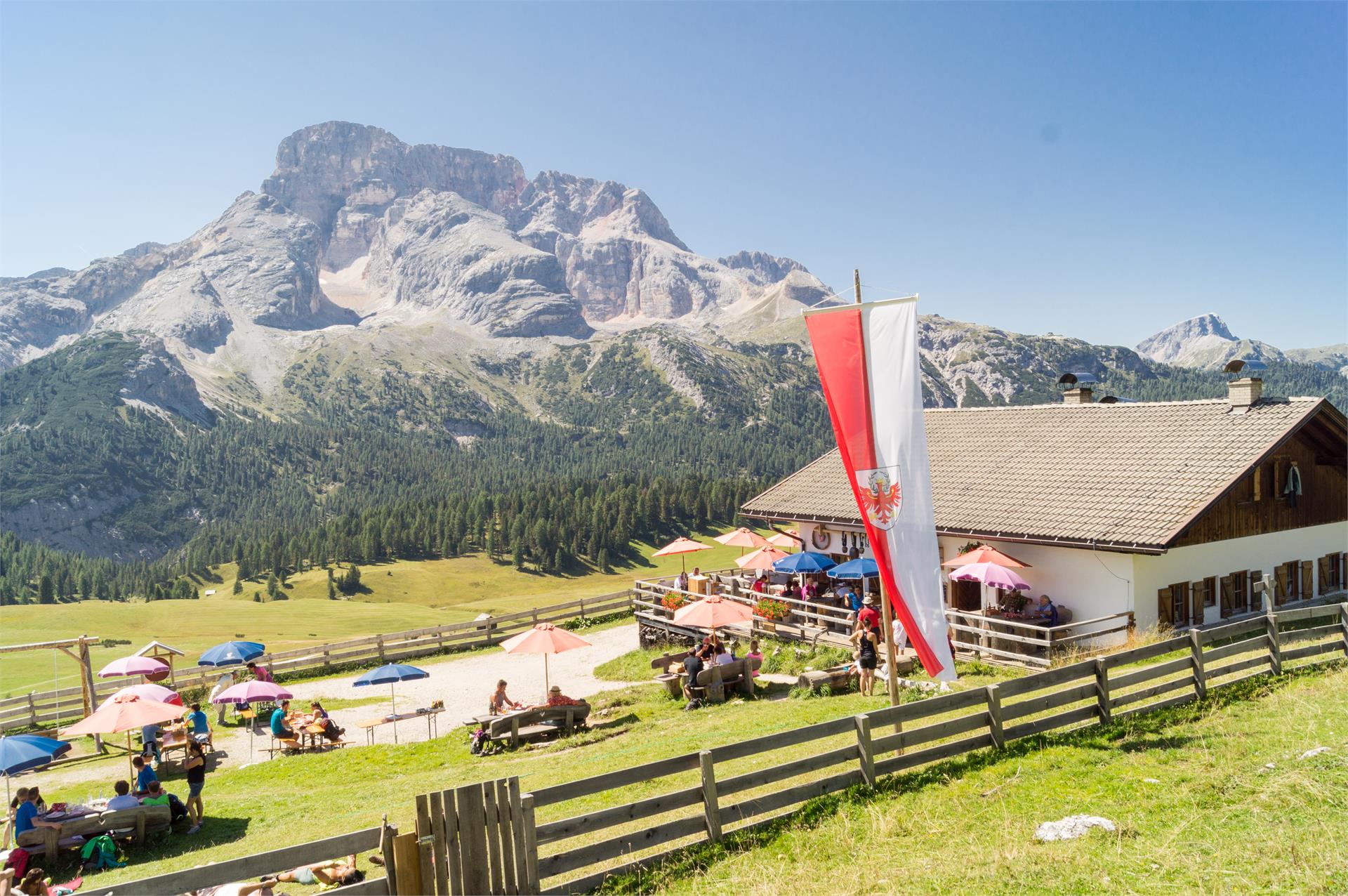 Family hiking tour - Parking space Plätzwiese High Plateau - Almhütte Plätzwiese hut Prags/Braies 1 suedtirol.info