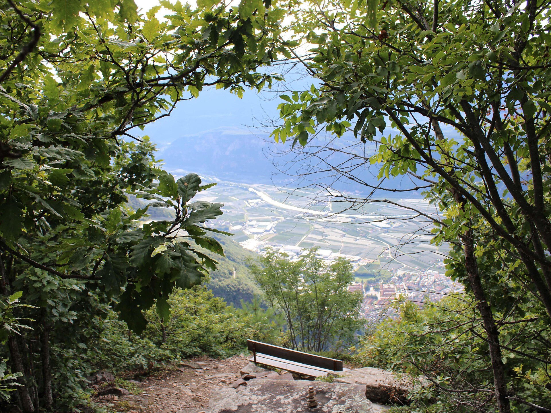 Escursione per famiglie al villaggio preistorico Enzbirch lungo il nuovo sentiero tematico "Kirchsteig" - Regione dolomitica Val d'Ega - #2 - suedtirol.info