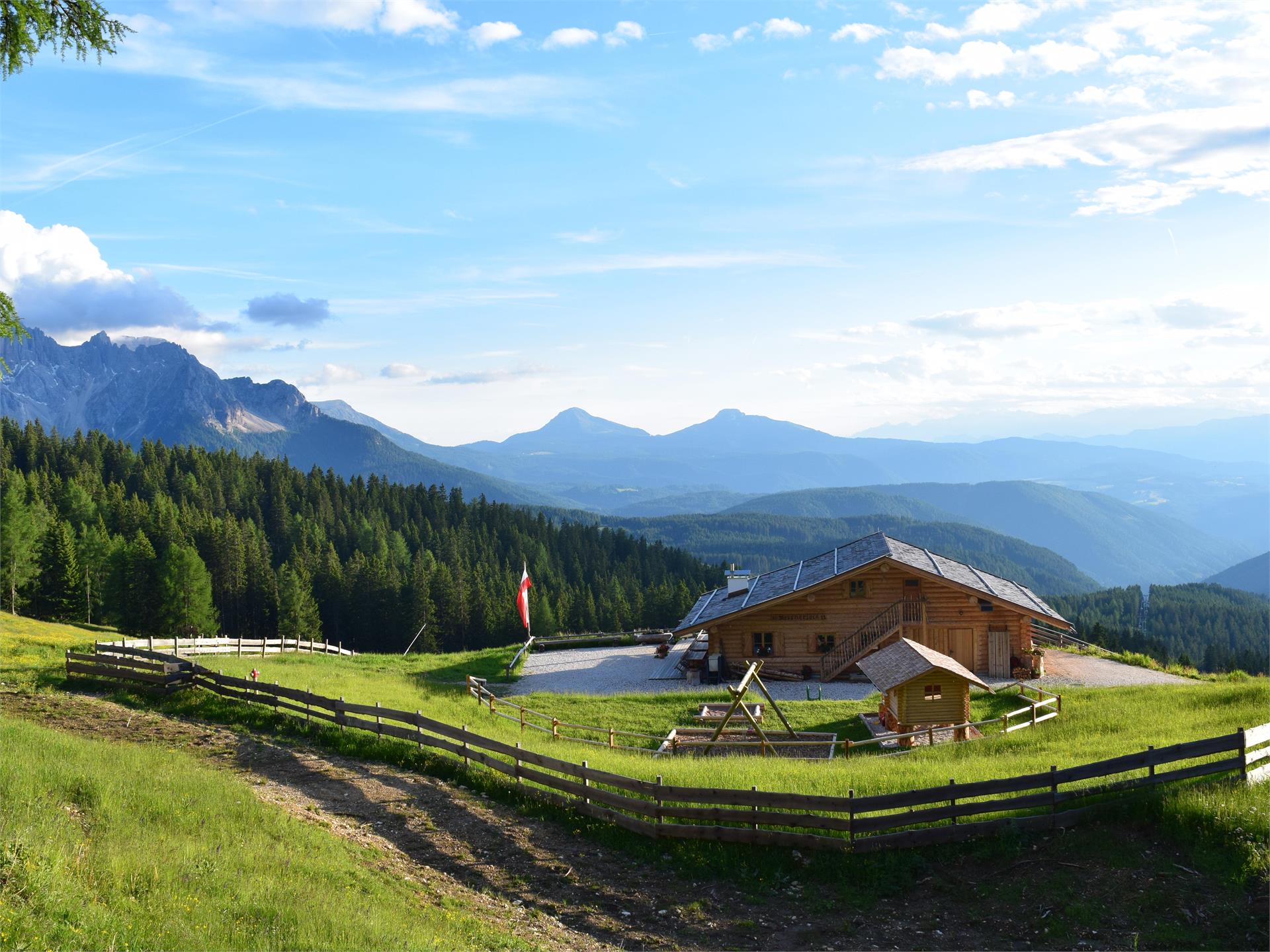 Gemütliche Familienwanderung zur Almhütte Messnerjoch Welschnofen 1 suedtirol.info