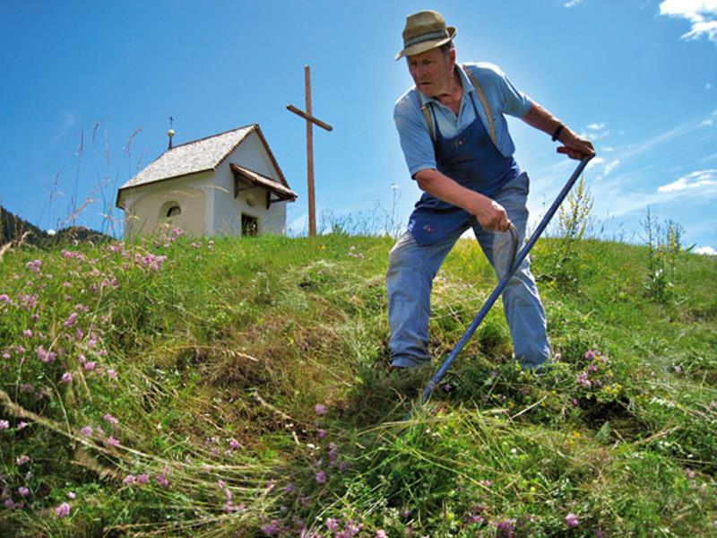 Geopfad - Heilig-Grab-Hügel mit Kapelle Villnöss 2 suedtirol.info