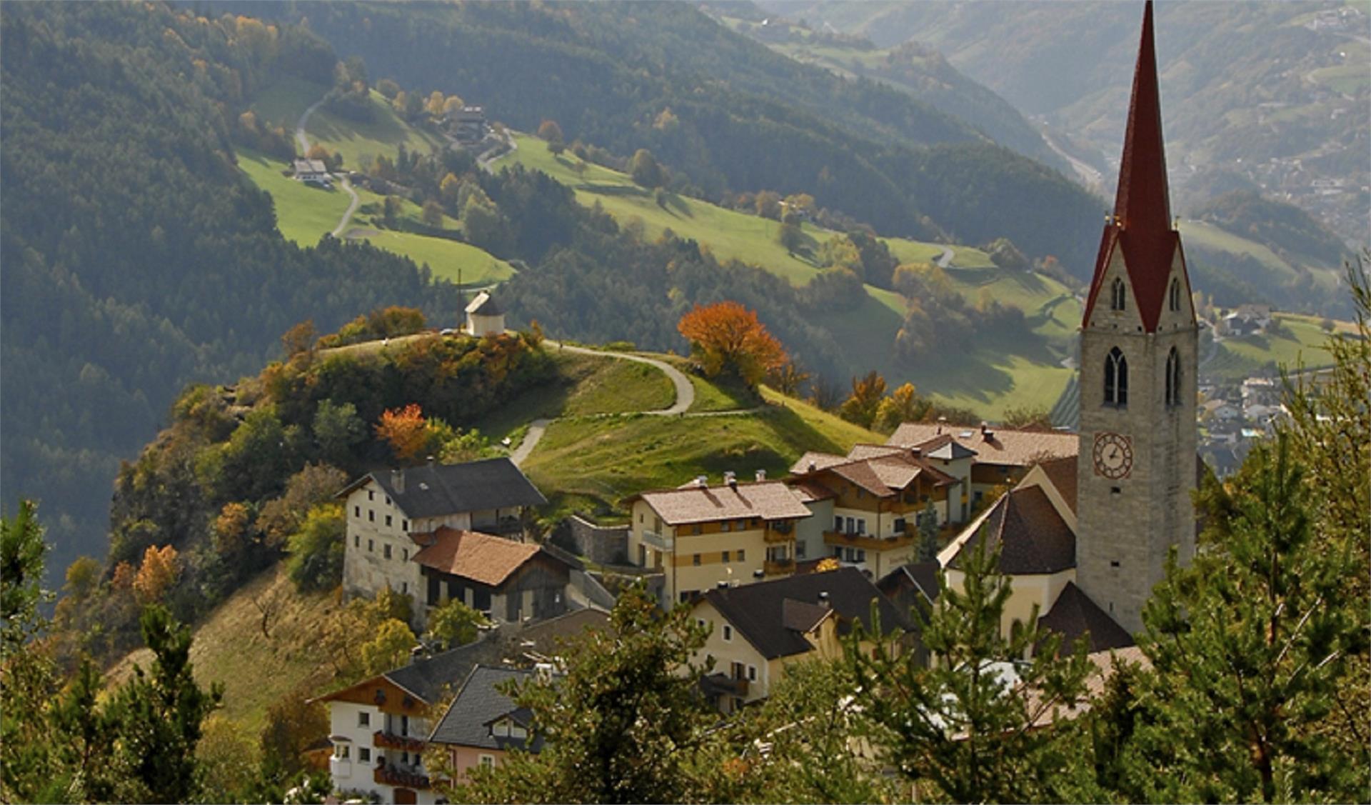 Geopfad - Heilig-Grab-Hügel mit Kapelle Villnöss 1 suedtirol.info