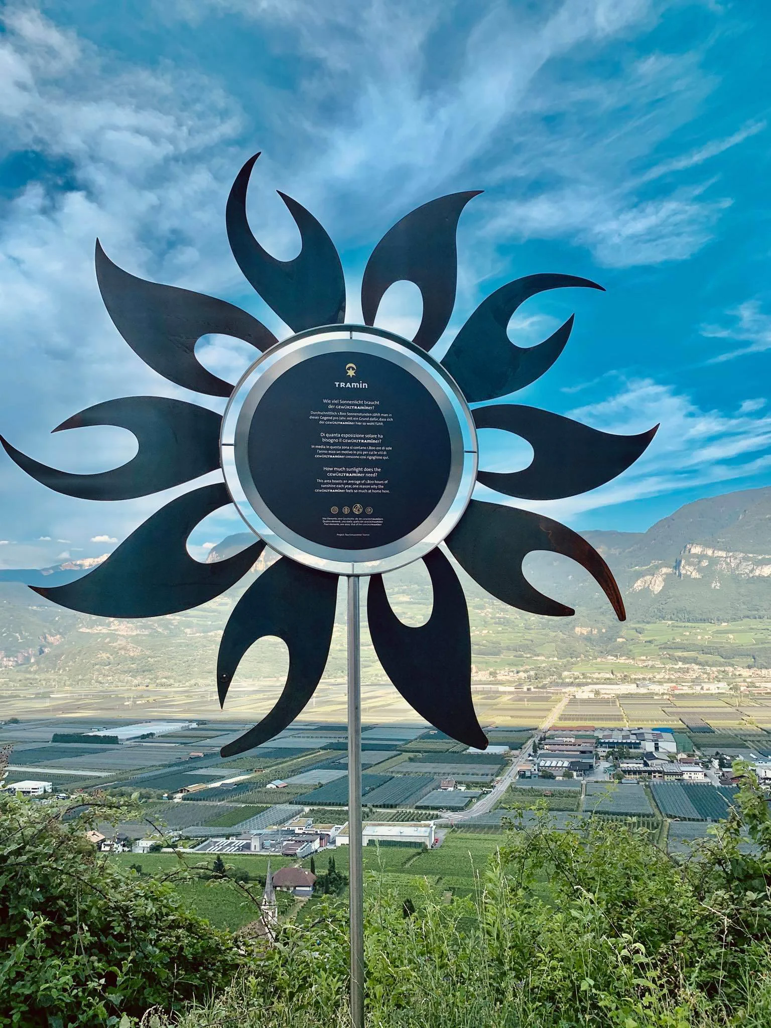 Passeggiata del Gewürztraminer Termeno sulla Strada del Vino 2 suedtirol.info