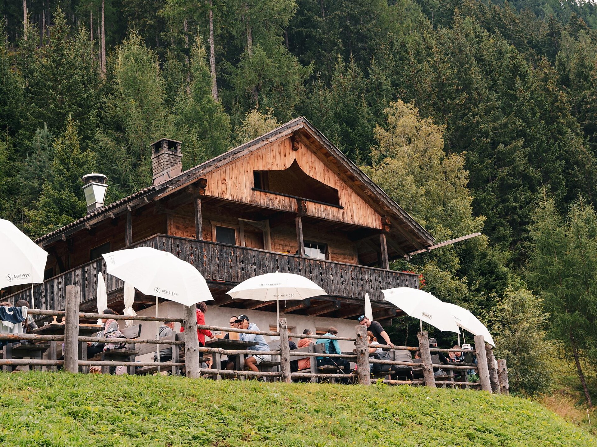 Familienwanderung zur Hofstatt Alm - Dolomitenregion Kronplatz - #7 - suedtirol.info