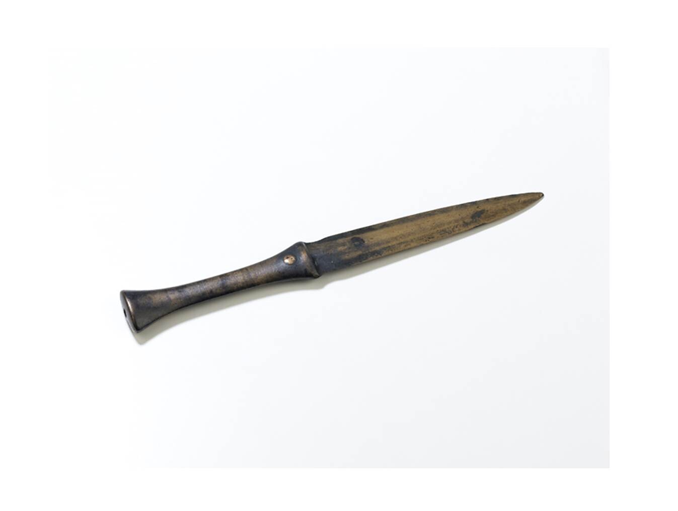 Bronze dagger of the thirteenth century. A.C. was found along the way
